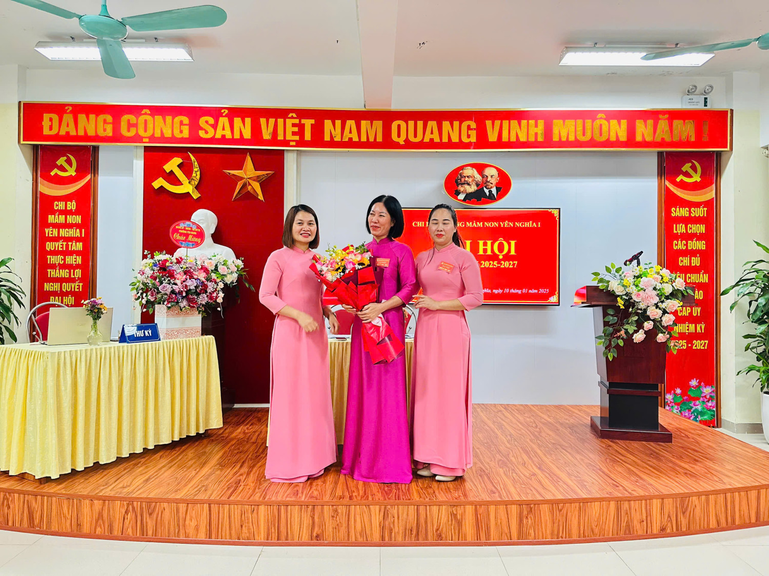 CHI ỦY RA MẮT