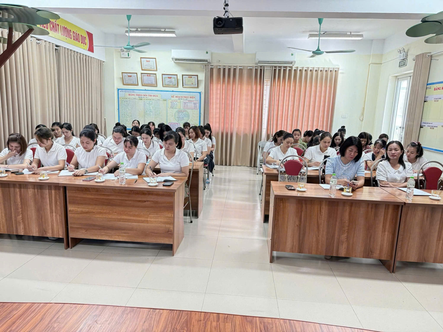 BỒI DUÕNG CHUYÊN MÔN NÂNG CAO CHẤT LƯỢNG GIÁO DỤC TRONG TRUÒNG MẦM NON